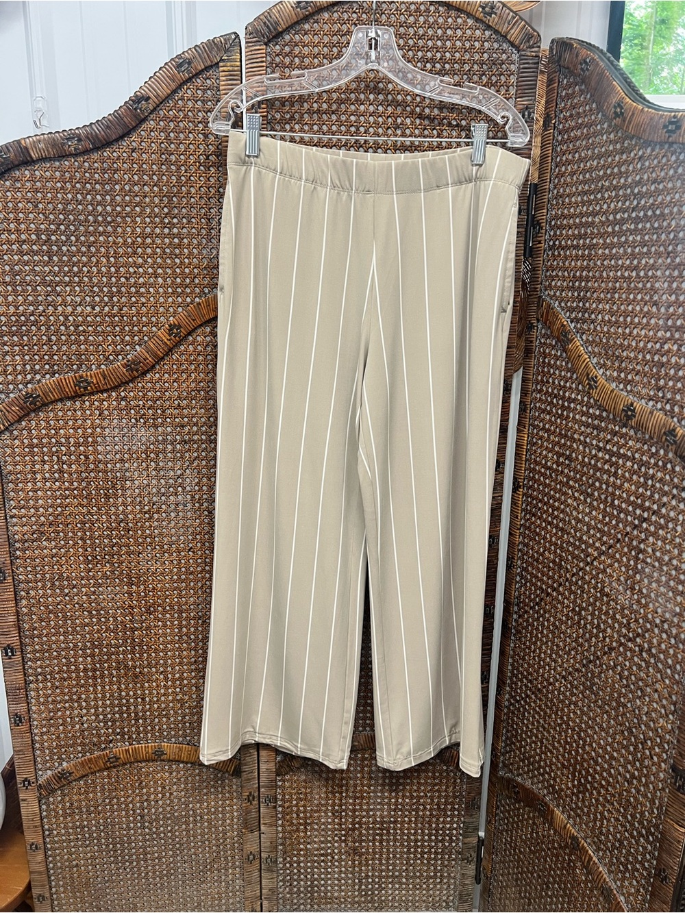Susan graver pants cropped tan white stripe wide leg size medium